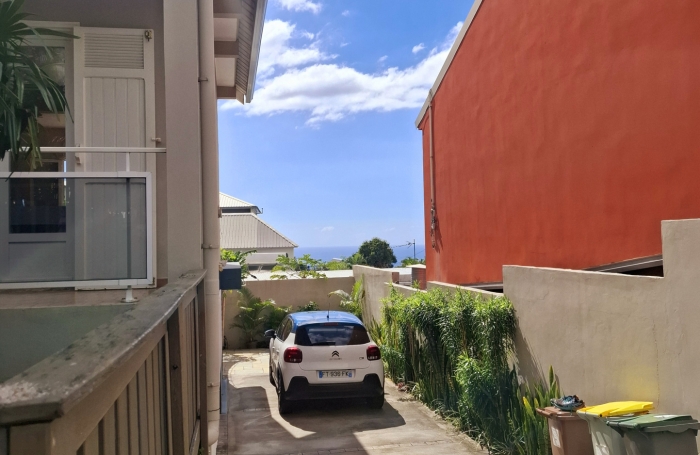 GRANDE MAISON A ETAGE AVEC TERRASSE ET VUE  PROCHE LYCEE BOIS DE NEFLES ET CLINIQUE STE CLOTILDE