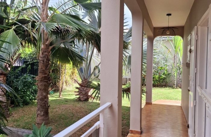 GRANDE MAISON A ETAGE AVEC TERRASSE ET VUE  PROCHE LYCEE BOIS DE NEFLES ET CLINIQUE STE CLOTILDE