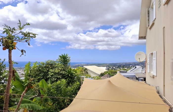 GRANDE MAISON A ETAGE AVEC TERRASSE ET VUE  PROCHE LYCEE BOIS DE NEFLES ET CLINIQUE STE CLOTILDE
