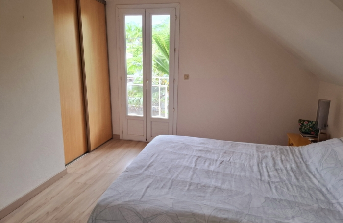 GRANDE MAISON A ETAGE AVEC TERRASSE ET VUE  PROCHE LYCEE BOIS DE NEFLES ET CLINIQUE STE CLOTILDE