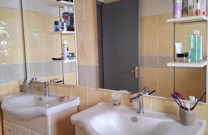 GRANDE MAISON A ETAGE AVEC TERRASSE ET VUE  PROCHE LYCEE BOIS DE NEFLES ET CLINIQUE STE CLOTILDE