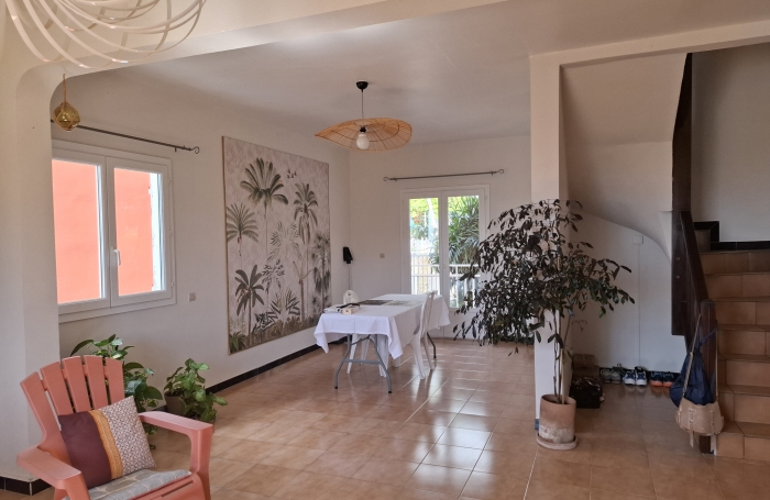GRANDE MAISON A ETAGE AVEC TERRASSE ET VUE  PROCHE LYCEE BOIS DE NEFLES ET CLINIQUE STE CLOTILDE