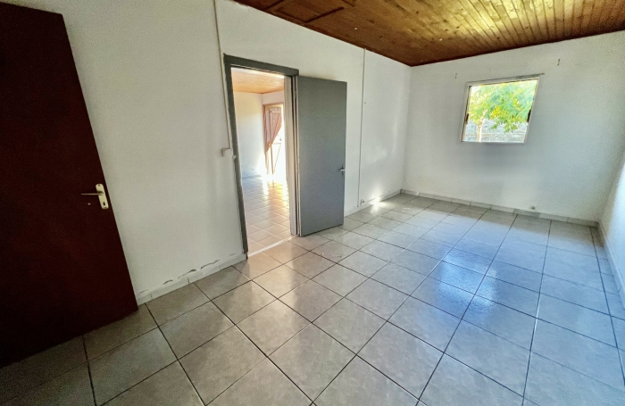 SAINT JOSEPH 97480 - MAISON F3 &Agrave; RAFRA&Icirc;CHIR - TERRAIN PLAT ET PISCINABLE