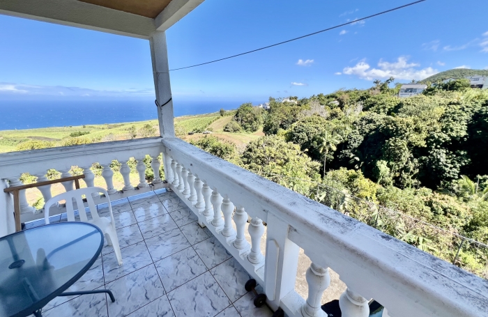 PETITE &Icirc;LE 97429 - ENSEMBLE IMMOBILIER EN BON ETAT G&Eacute;N&Eacute;RAL - BON RENDEMENT LOCATIF - MAGNIFIQUE VUE MER