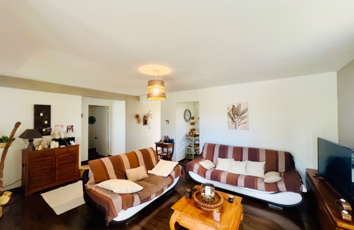 Vente Appartement 95m&sup2; 4 pièces Saint Gilles Les Hauts