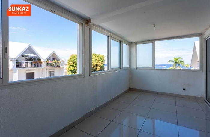 Location Appartement 80.00m&sup2; 3 pièces Saint-Pierre