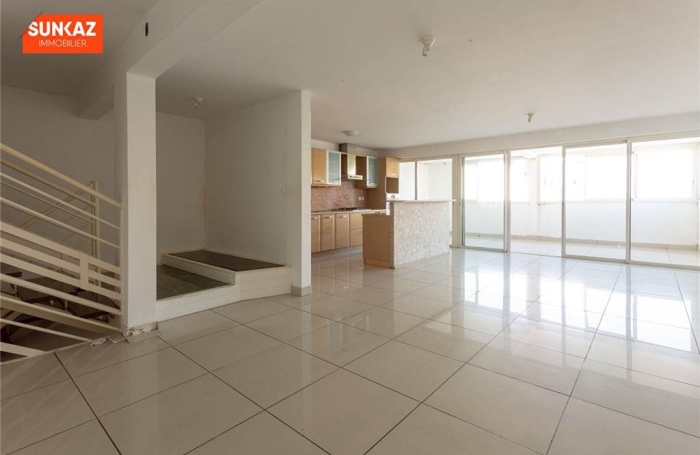Location Appartement 80.00m&sup2; 3 pièces Saint-Pierre