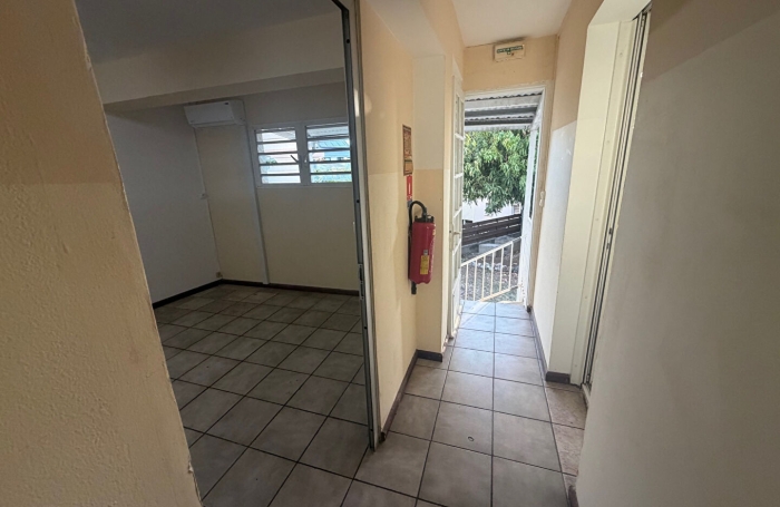Location Divers 90m&sup2; Saint Gilles Les Hauts