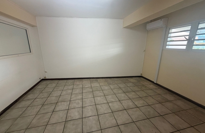 Location Divers 90m&sup2; Saint Gilles Les Hauts