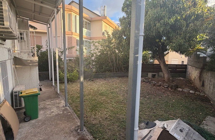 Location Divers 90m&sup2; Saint Gilles Les Hauts