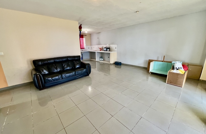 SAINT PIERRE 97410 - VILLA F4 DE PLAIN PIED - LUMINEUSE - HABITABLE DE SUITE  - SECTEUR CALME