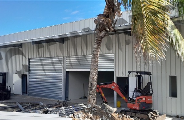 Location Local commercial 620m&sup2; Etang-Sale