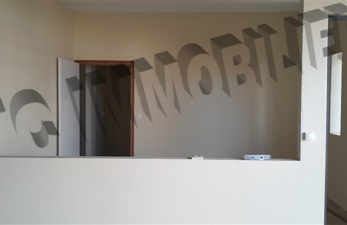 Location Local commercial 620m&sup2; Etang-Sale