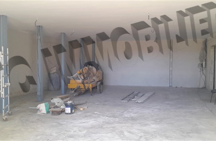 Location Local commercial 620m&sup2; Etang-Sale