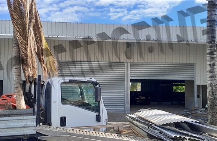 Location Local commercial 620m&sup2; Etang-Sale