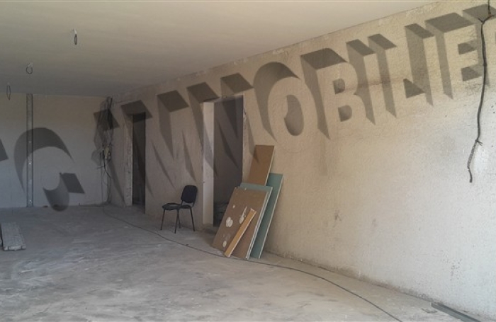 Location Local commercial 200m&sup2; Etang-Sale