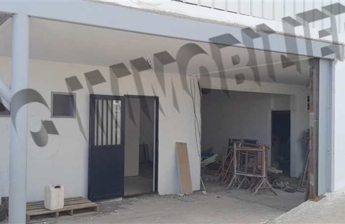 Location Local commercial 200m&sup2; Etang-Sale