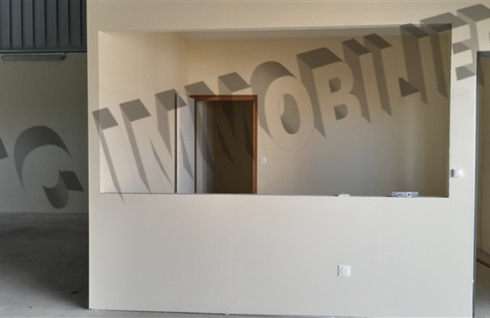 Location Local commercial 165m&sup2; Etang-Sale