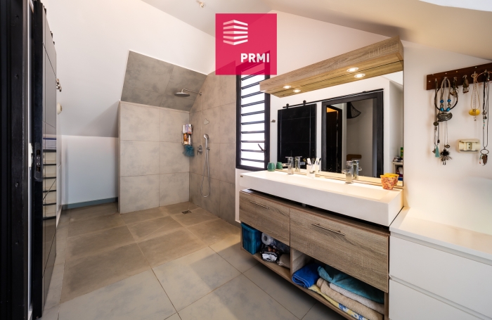 Vente Maison 107m&sup2; 4 pi&egrave;ces Saint Gilles les Bains