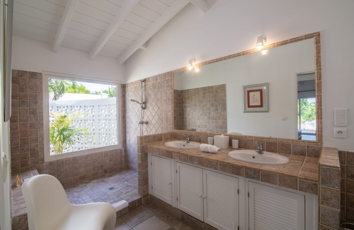 Propri&eacute;t&eacute; de 2 villas vue mer aux Terres Basses