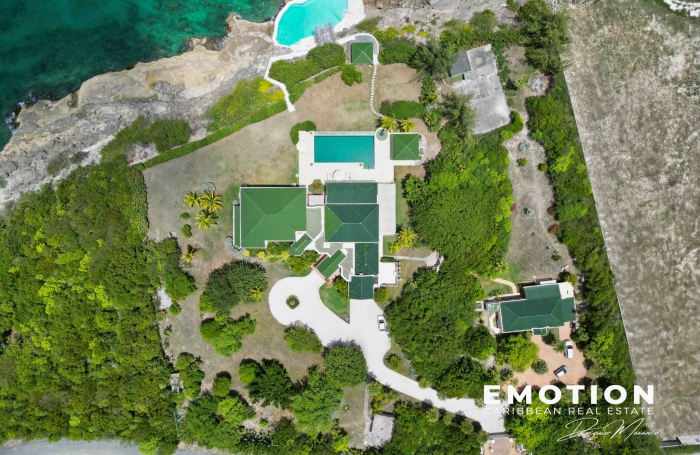 Propri&eacute;t&eacute; exclusive aux Terres Basses - Villa de 6 chambres vue mer avec une piscine d'eau naturelle