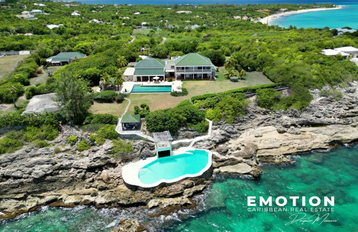 Propri&eacute;t&eacute; exclusive aux Terres Basses - Villa de 6 chambres vue mer avec une piscine d'eau naturelle