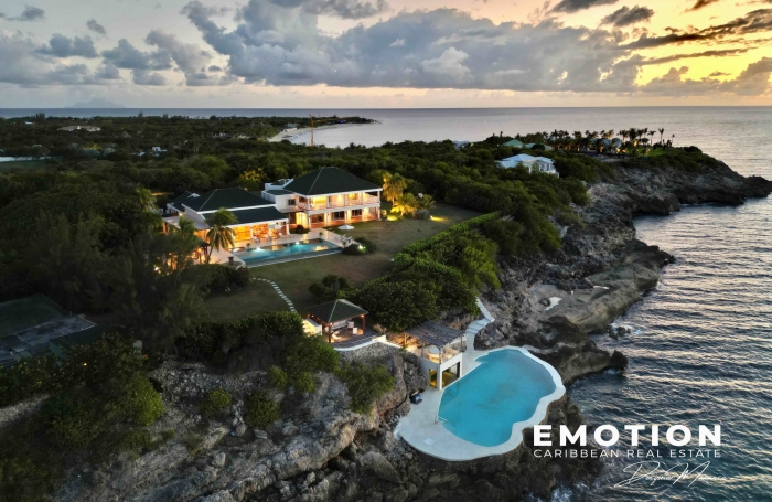 Propri&eacute;t&eacute; exclusive aux Terres Basses - Villa de 6 chambres vue mer avec une piscine d'eau naturelle