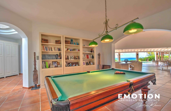 Propri&eacute;t&eacute; exclusive aux Terres Basses - Villa de 6 chambres vue mer avec une piscine d'eau naturelle