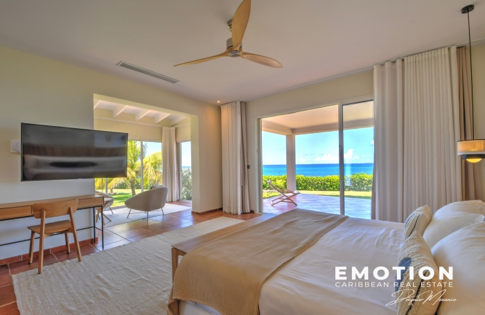 Propri&eacute;t&eacute; exclusive aux Terres Basses - Villa de 6 chambres vue mer avec une piscine d'eau naturelle